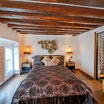 Splendid Duplex With Courtyard In The Marais