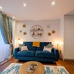 Splendid Duplex With Courtyard In The Marais