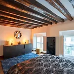 Splendid Duplex With Courtyard In The Marais